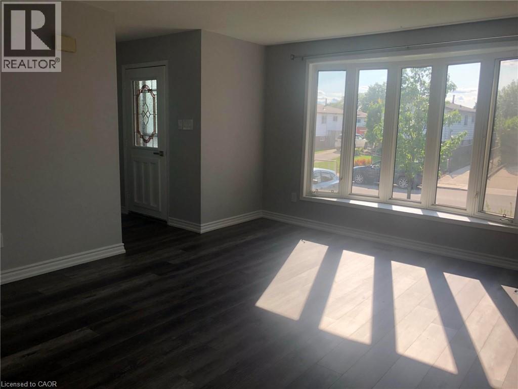 29 Birchcliffe Crescent, Hamilton, ON - Indoor Photo Showing Other Room