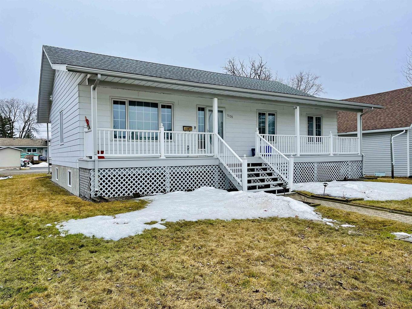 1125 Second St. E., Fort Frances, ON - Outdoor With Deck Patio Veranda