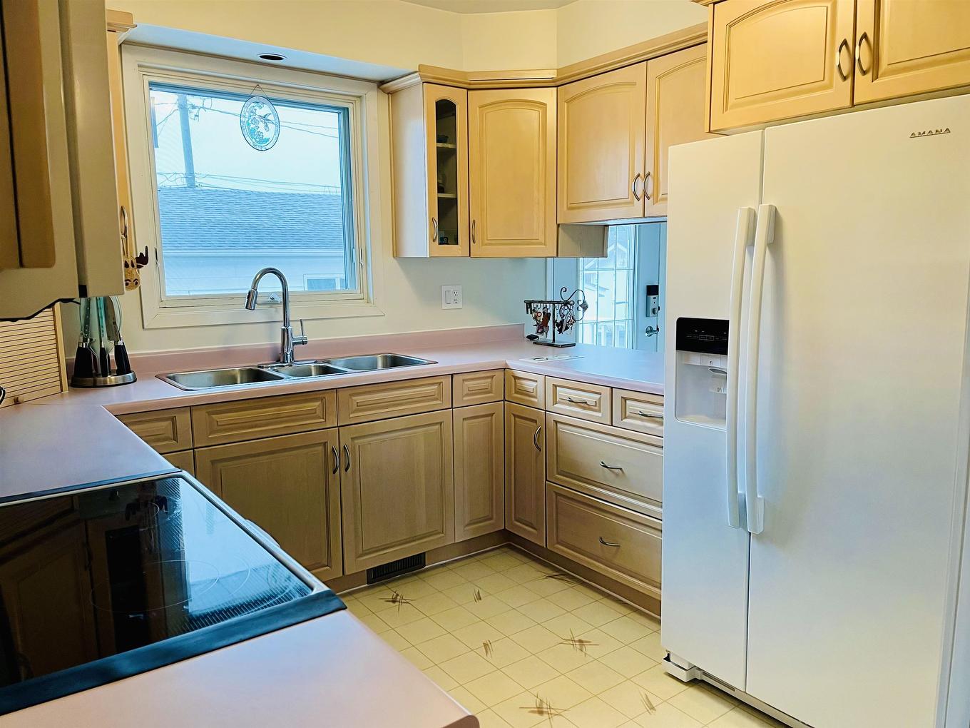 1125 Second St. E., Fort Frances, ON - Indoor Photo Showing Kitchen With Double Sink