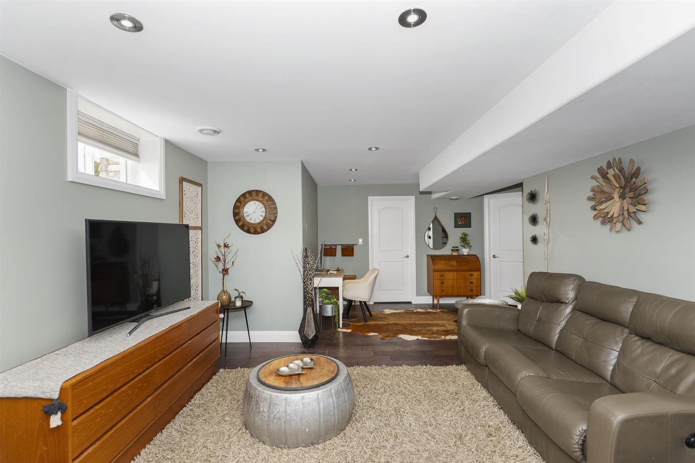 319 Ruby Crescent, Thunder Bay, ON - Indoor Photo Showing Living Room