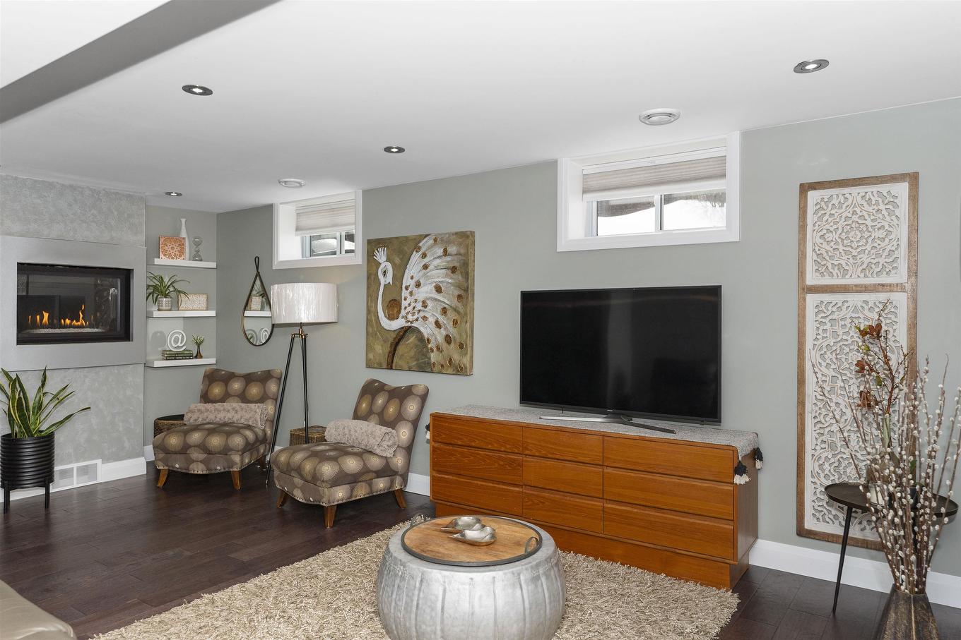 319 Ruby Crescent, Thunder Bay, ON - Indoor Photo Showing Living Room