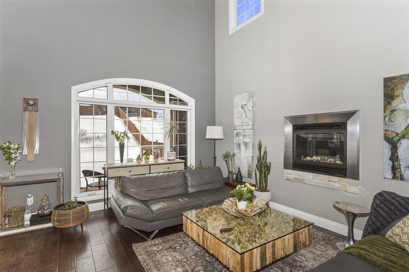 319 Ruby Crescent, Thunder Bay, ON - Indoor Photo Showing Living Room With Fireplace