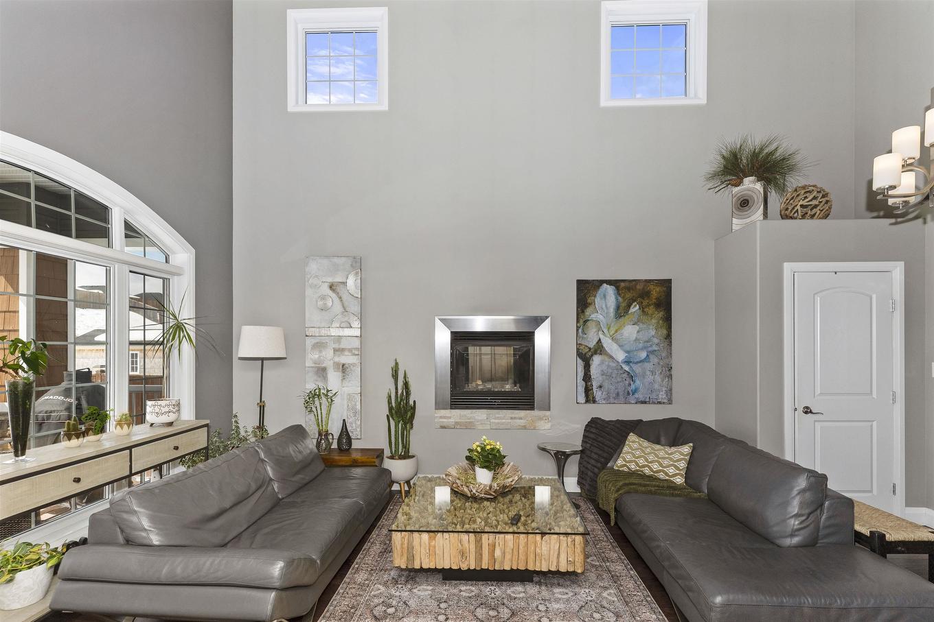 319 Ruby Crescent, Thunder Bay, ON - Indoor Photo Showing Living Room