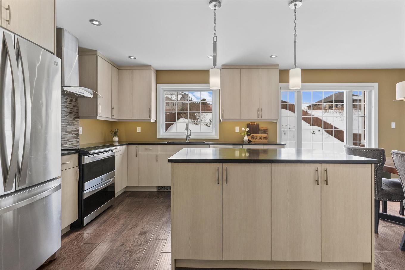 319 Ruby Crescent, Thunder Bay, ON - Indoor Photo Showing Kitchen