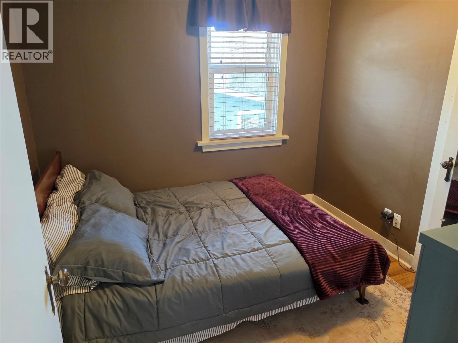Second bedroom - 804 Eighth Street, Nelson, BC - Indoor Photo Showing Bedroom