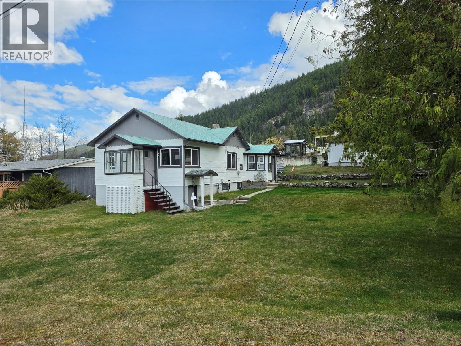 804 Eighth Street, Nelson, BC - Outdoor