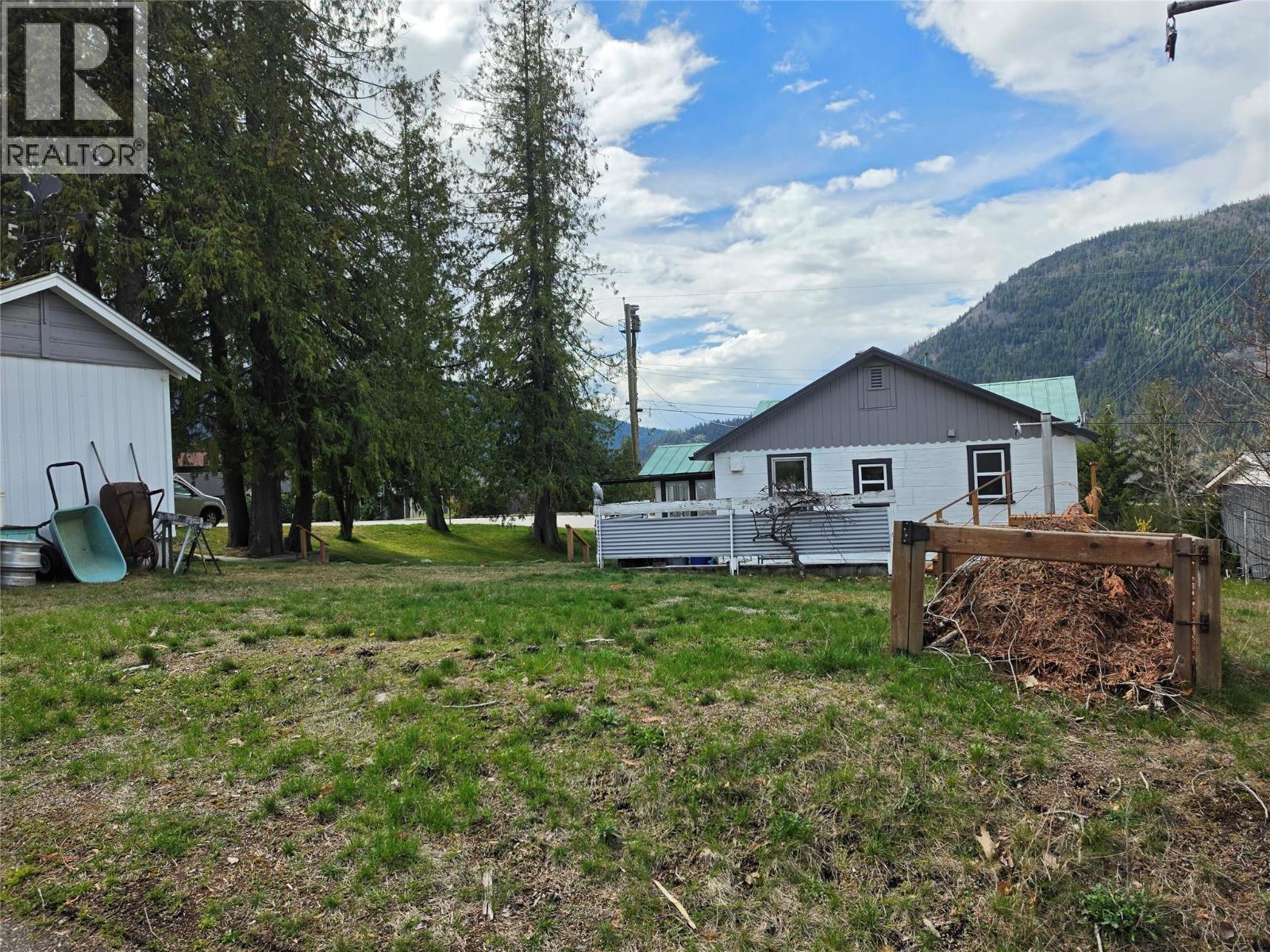 804 Eighth Street, Nelson, BC - Outdoor