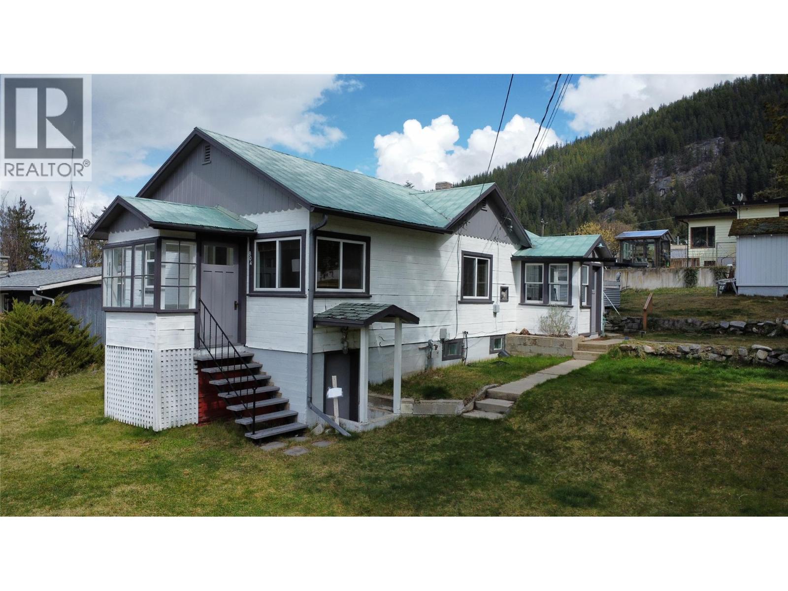 804 Eighth Street, Nelson, BC - Outdoor With Facade