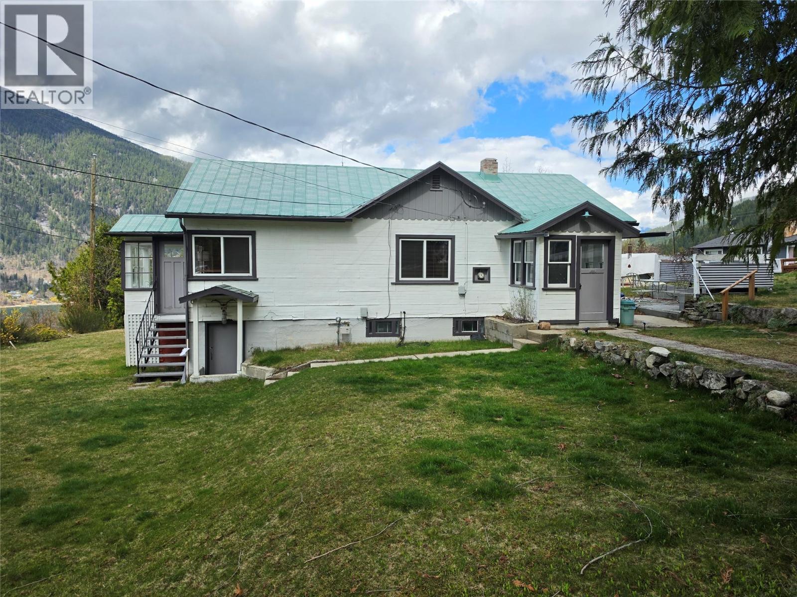 house from Kokanee - 804 Eighth Street, Nelson, BC - Outdoor