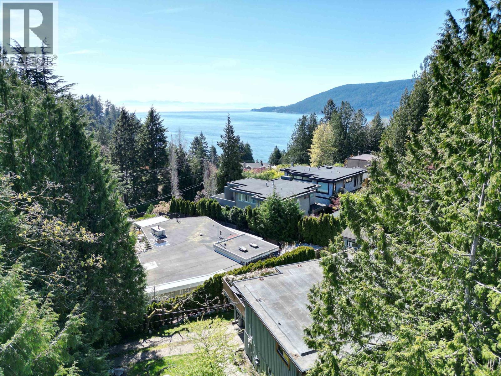 6415 Wellington Avenue, West Vancouver, BC