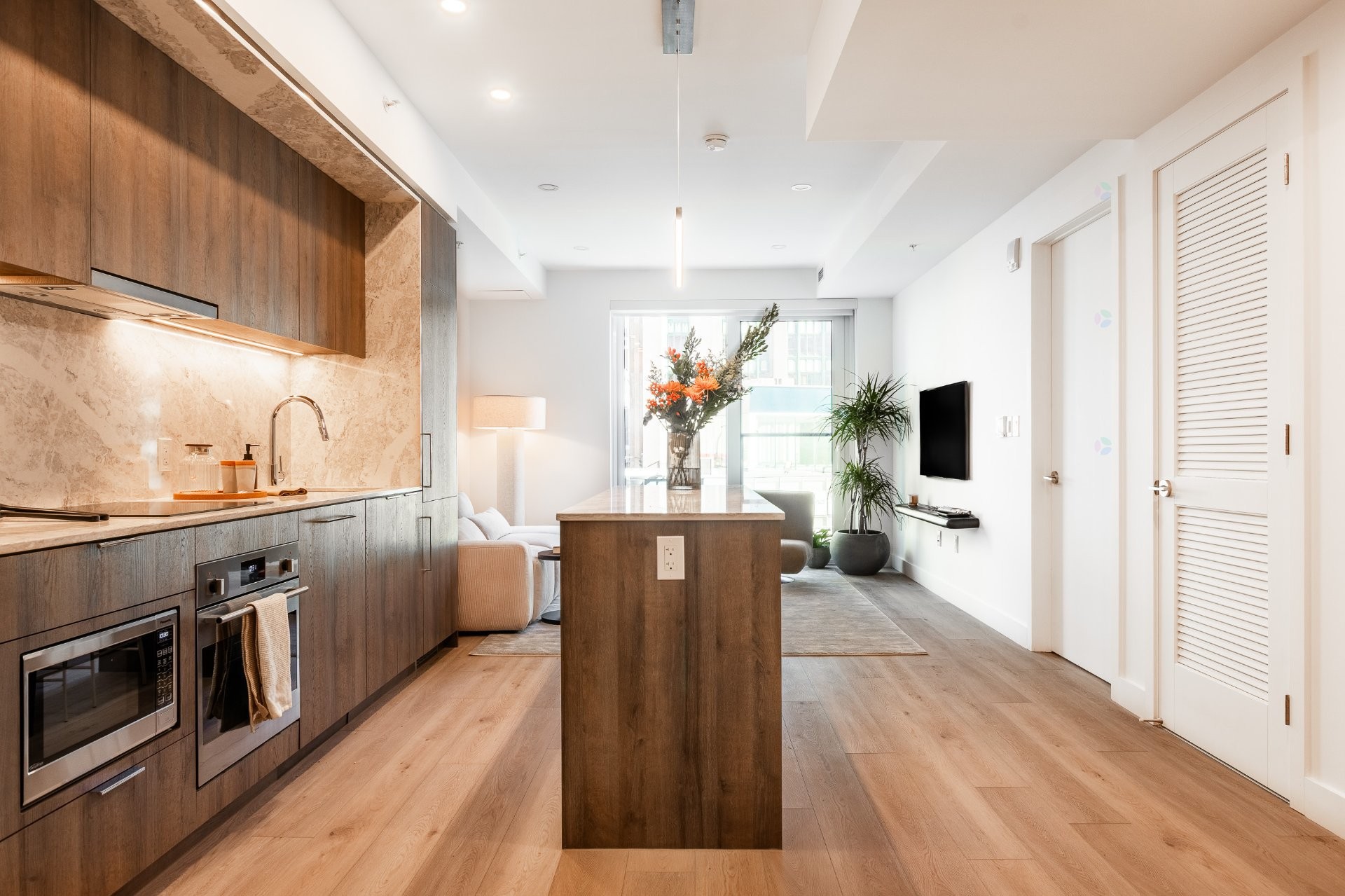 Kitchen - 225-1114 Rue St-Antoine O., Montréal (Ville-Marie), QC - Indoor Photo Showing Kitchen With Upgraded Kitchen