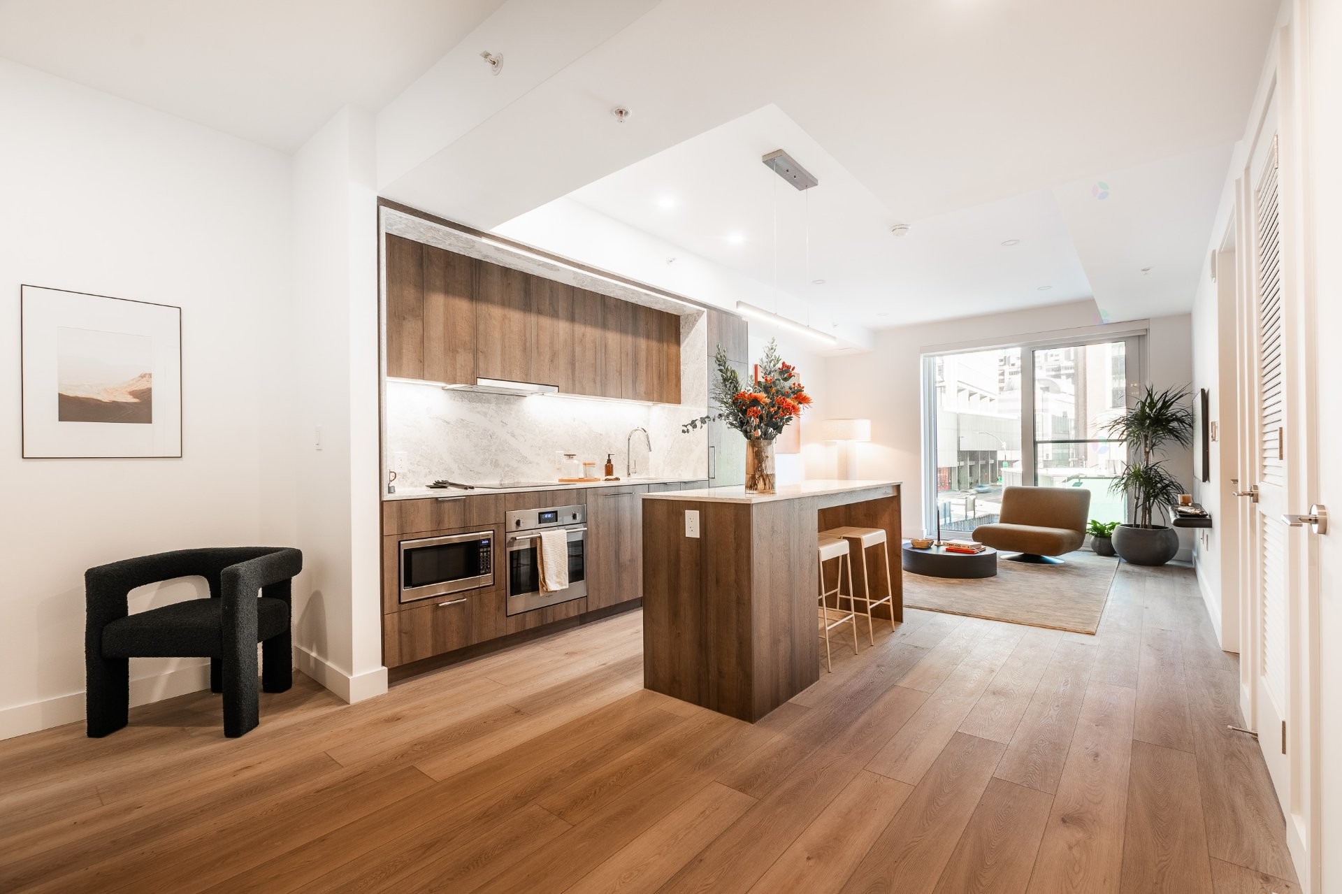 Overall view - 225-1114 Rue St-Antoine O., Montréal (Ville-Marie), QC - Indoor Photo Showing Kitchen With Upgraded Kitchen