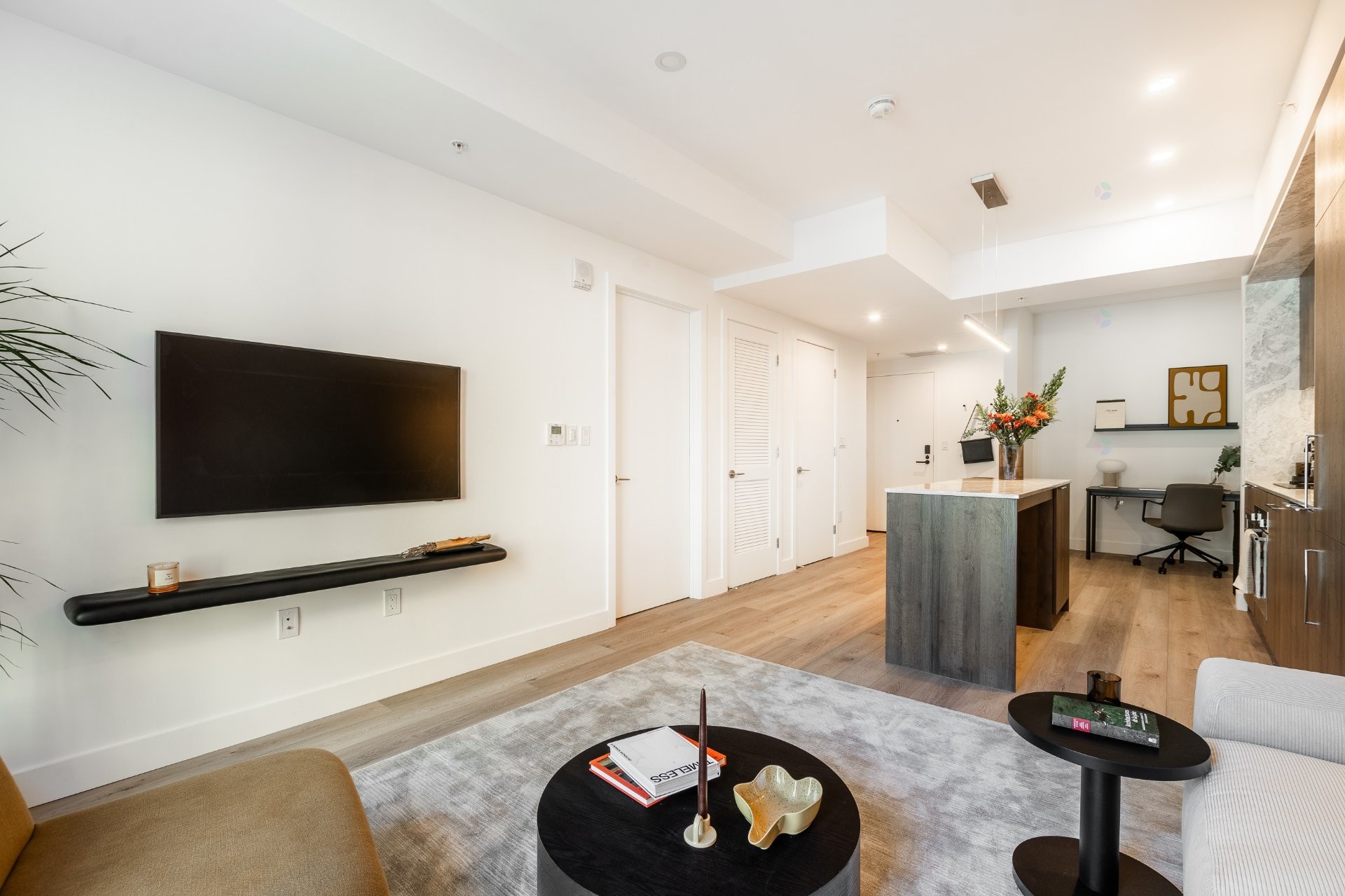 Living Room - 225-1114 Rue St-Antoine O., Montréal (Ville-Marie), QC - Indoor Photo Showing Living Room