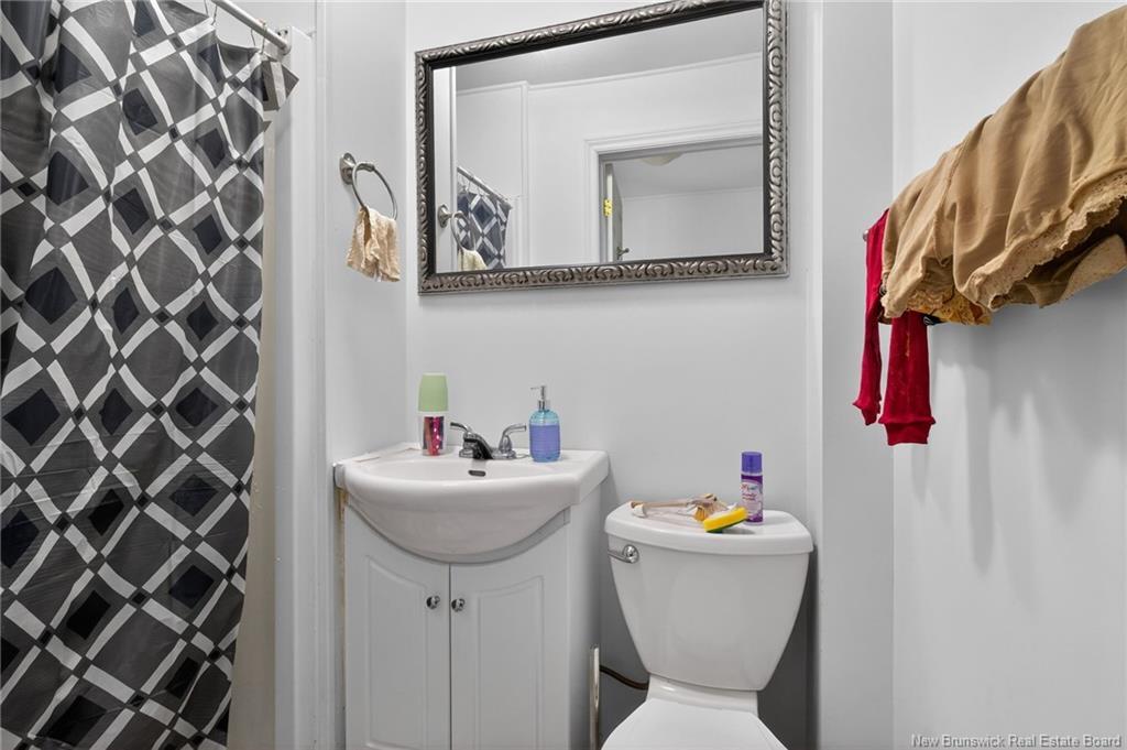2 Copp St, Sackville, NB - Indoor Photo Showing Bathroom
