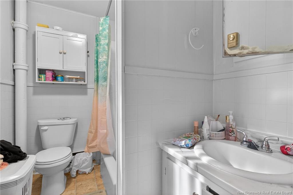 2 Copp St, Sackville, NB - Indoor Photo Showing Bathroom