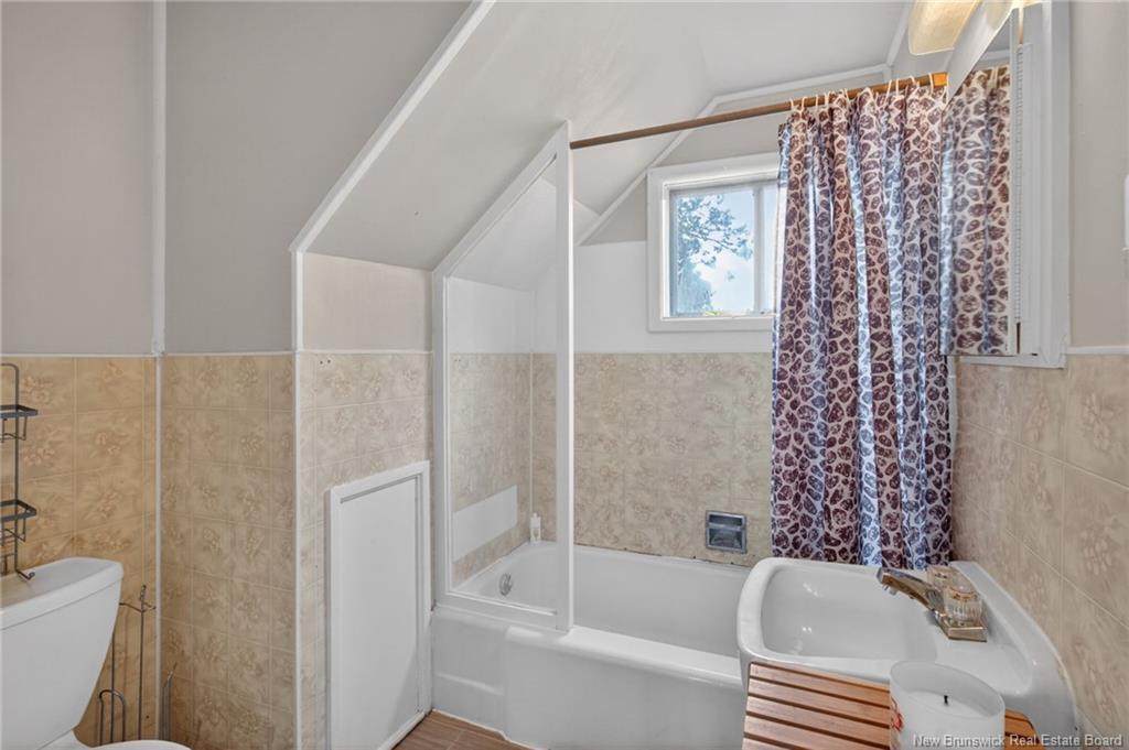 2 Copp St, Sackville, NB - Indoor Photo Showing Bathroom