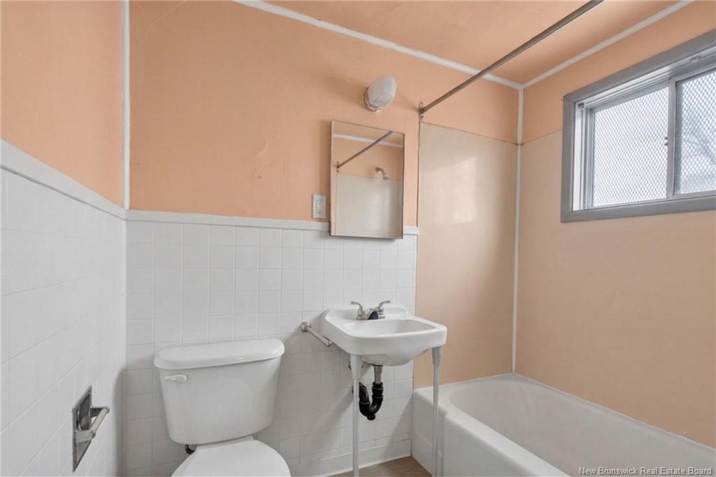 2 Copp St, Sackville, NB - Indoor Photo Showing Bathroom