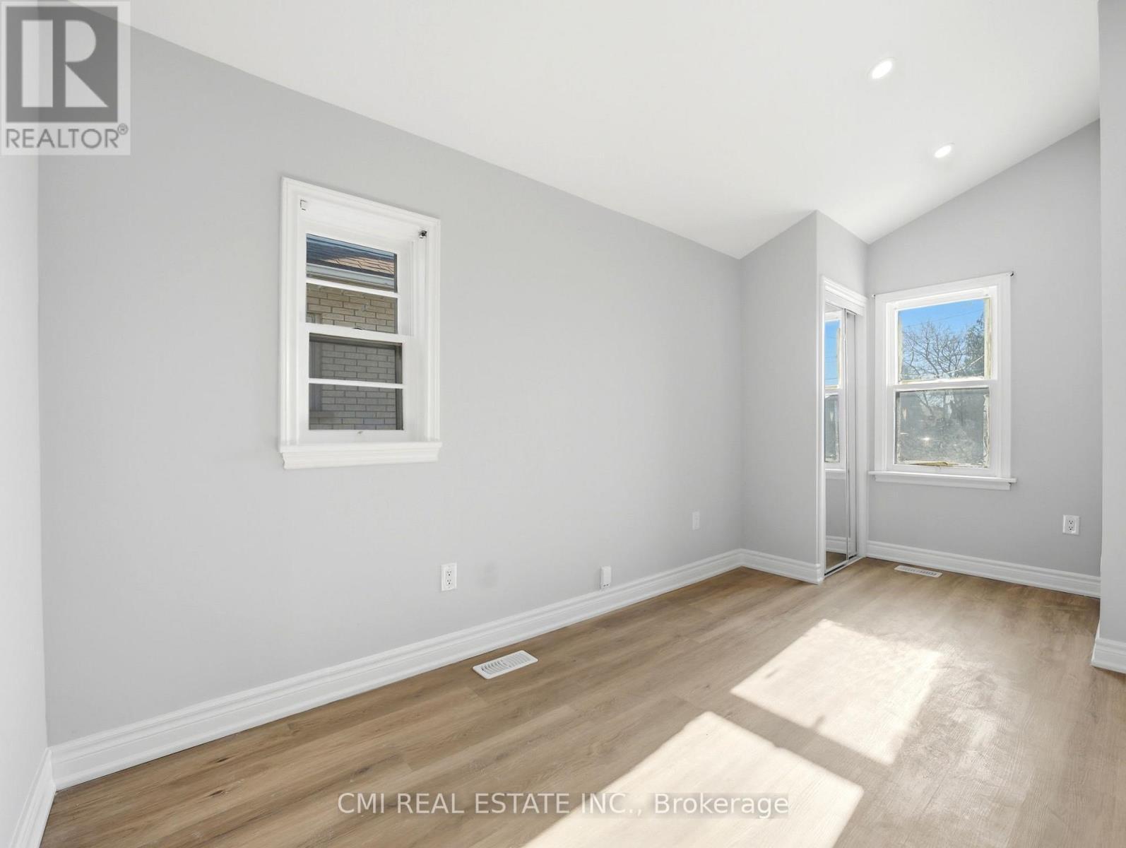 86 Adair Avenue S, Hamilton, ON - Indoor Photo Showing Other Room