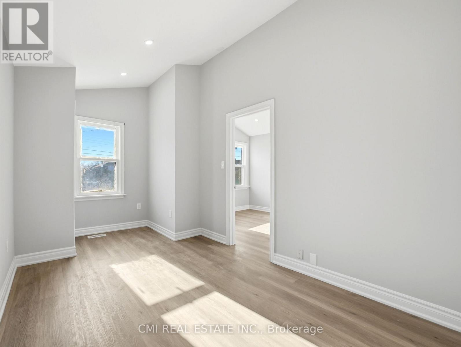 86 Adair Avenue S, Hamilton, ON - Indoor Photo Showing Other Room