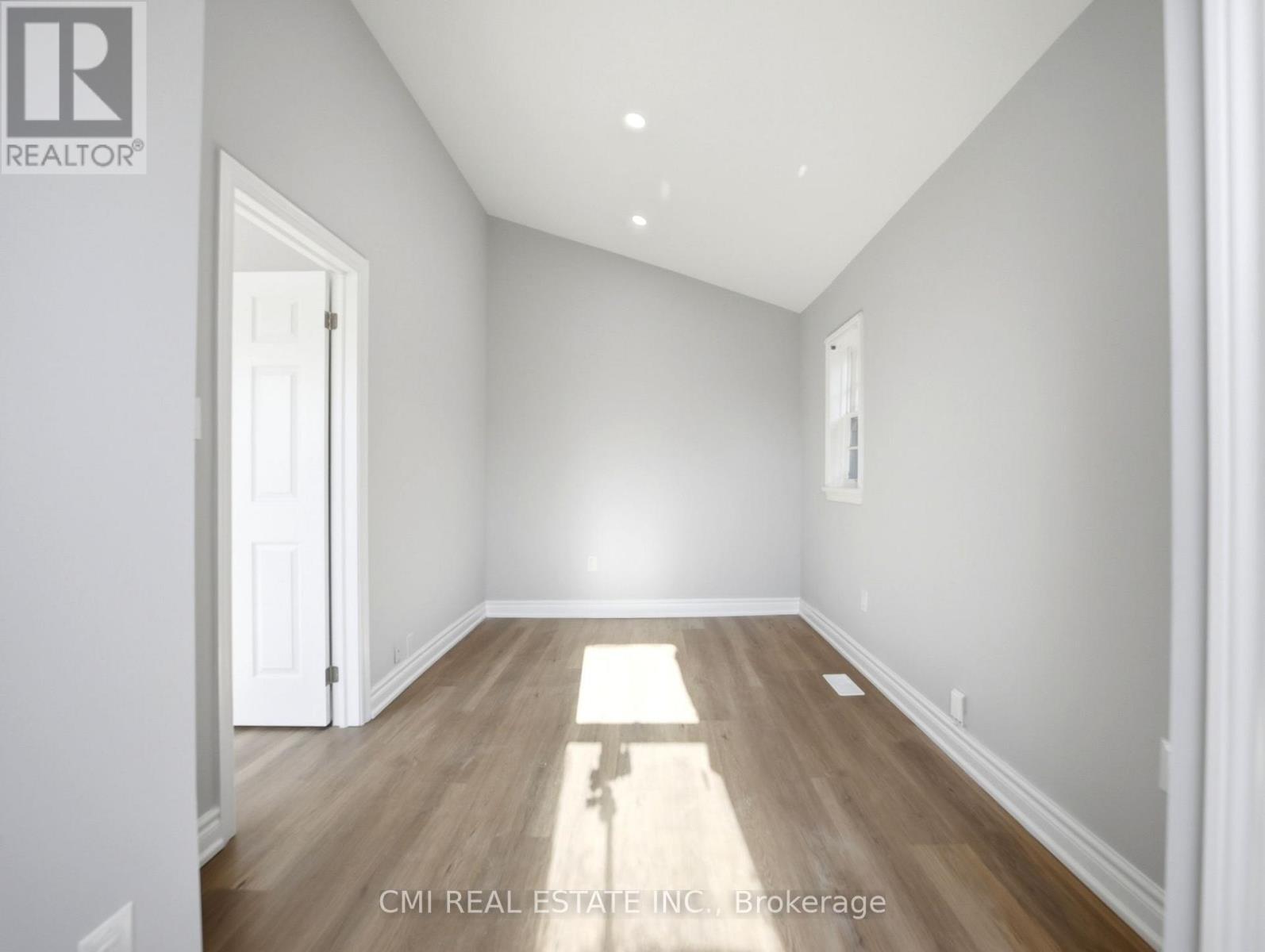 86 Adair Avenue S, Hamilton, ON - Indoor Photo Showing Other Room