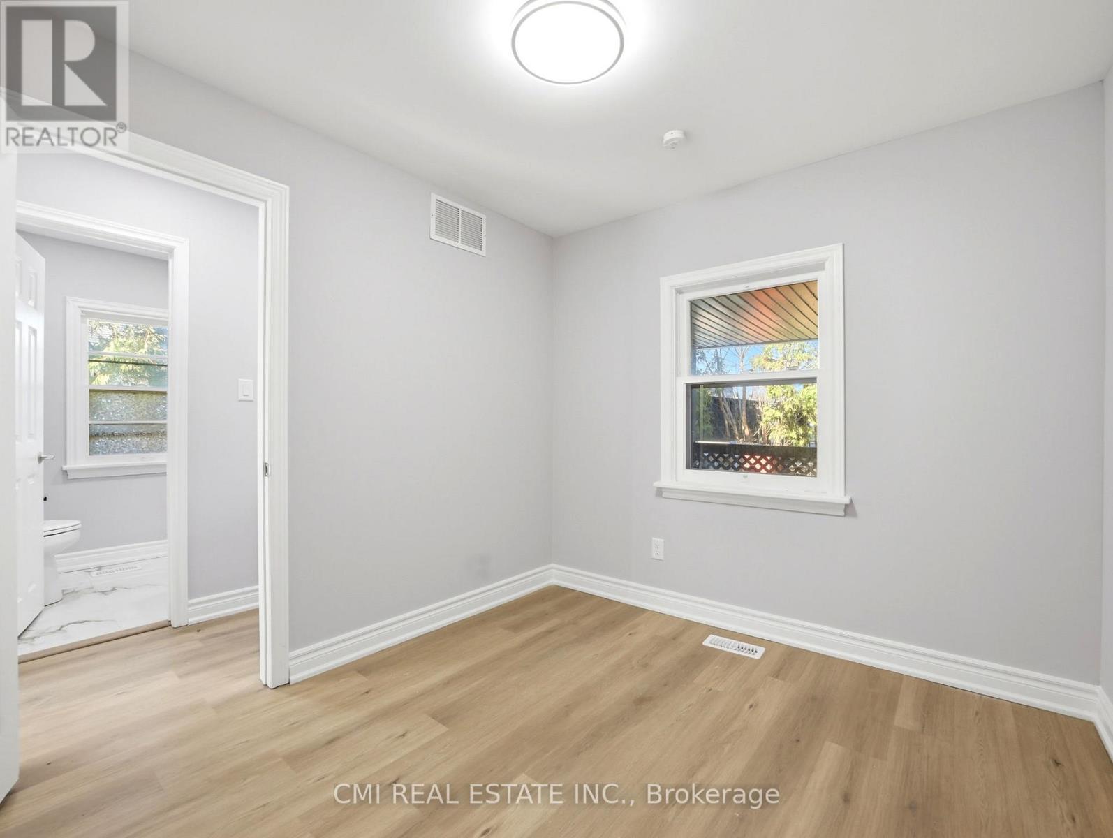 86 Adair Avenue S, Hamilton, ON - Indoor Photo Showing Other Room