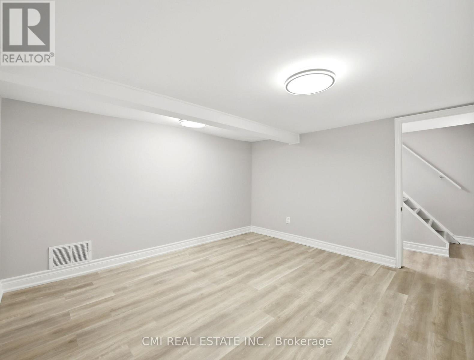 86 Adair Avenue S, Hamilton, ON - Indoor Photo Showing Other Room