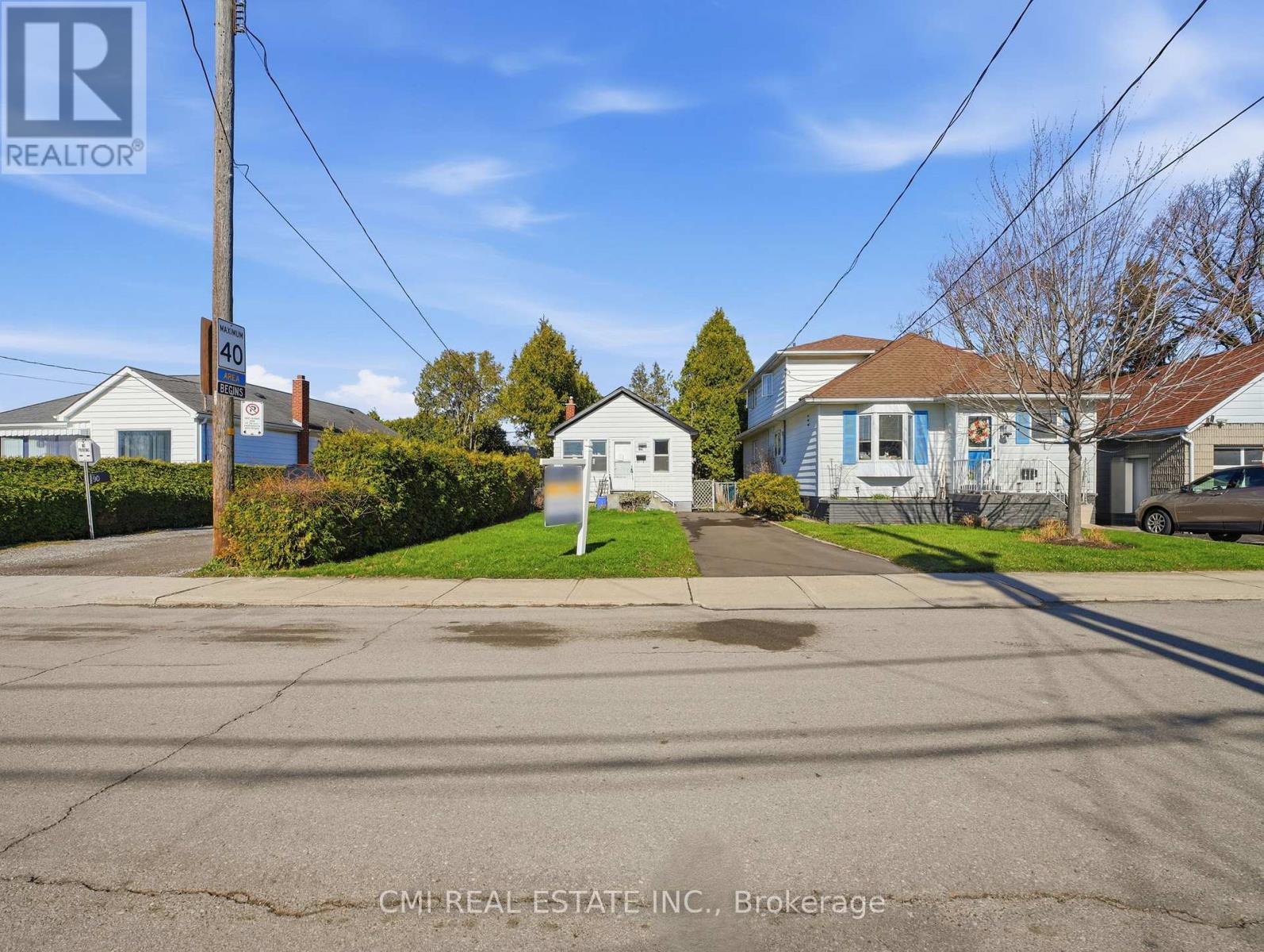 86 Adair Avenue S, Hamilton, ON - Outdoor With Facade