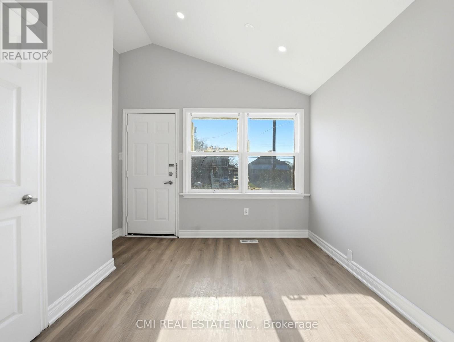 86 Adair Avenue S, Hamilton, ON - Indoor Photo Showing Other Room