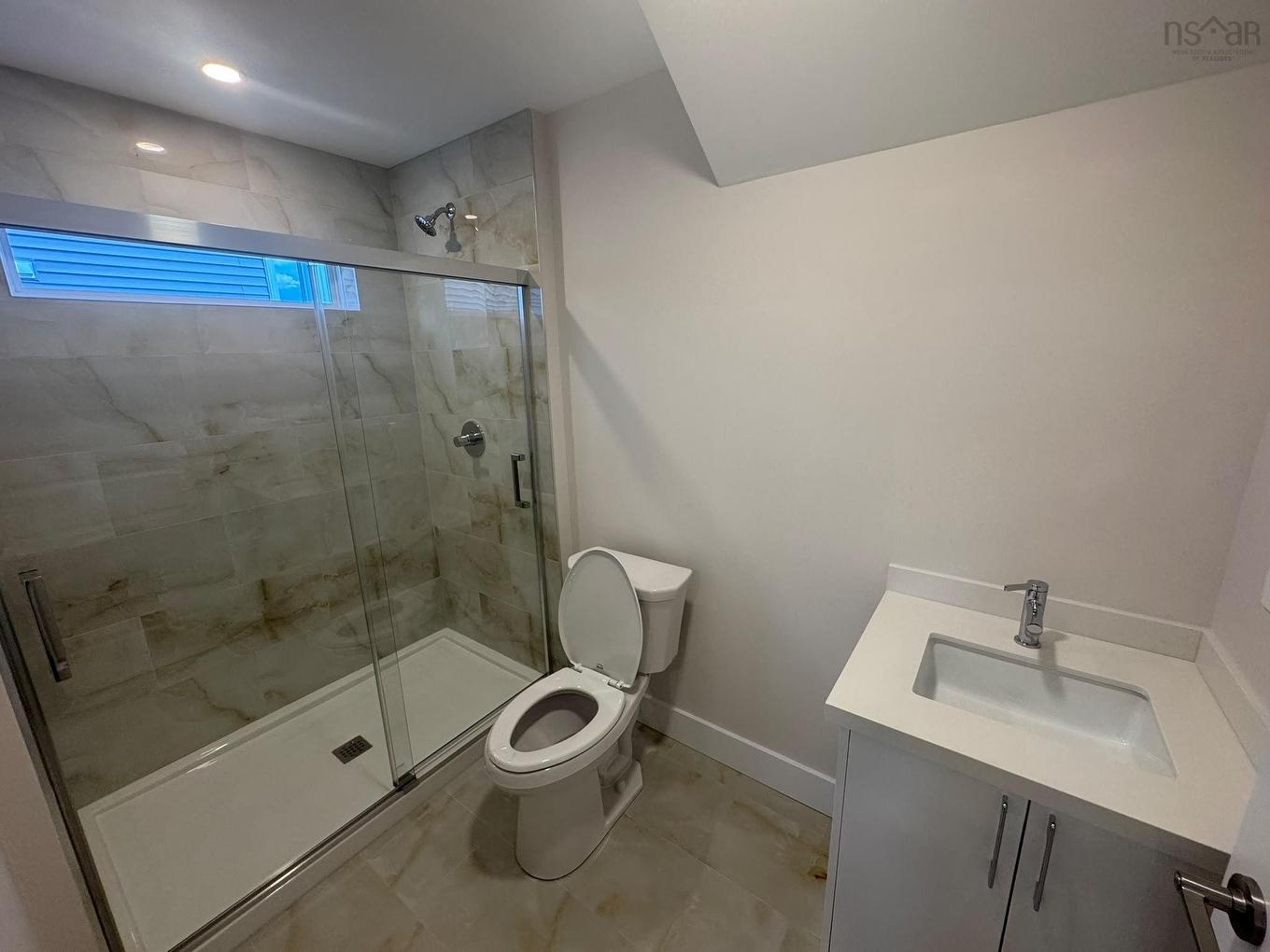 83 Simona Drive, Dartmouth, NS - Indoor Photo Showing Bathroom