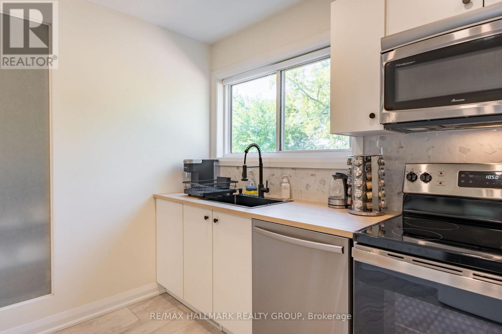 820 Grenon Avenue, Ottawa, ON - Indoor Photo Showing Kitchen