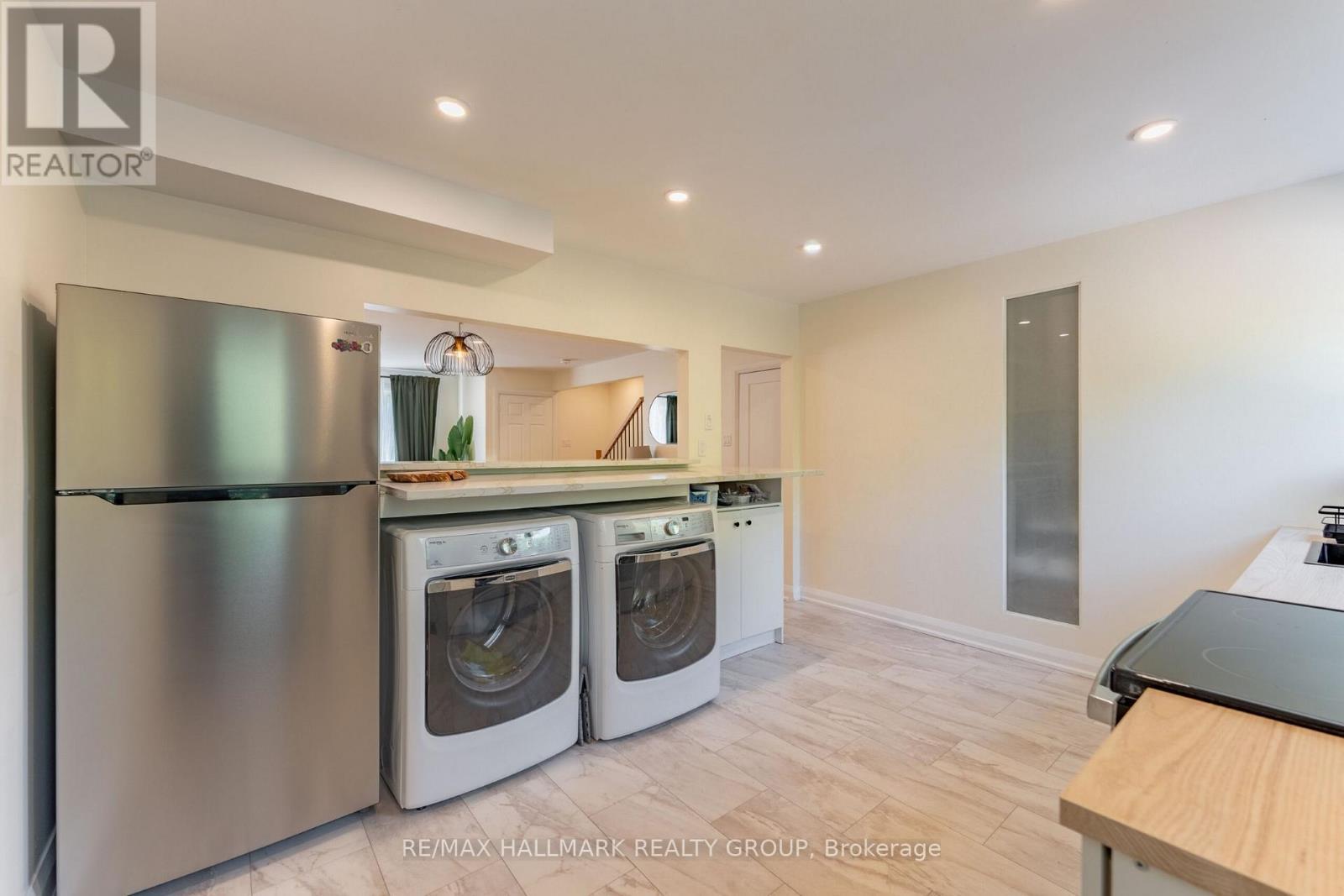 820 Grenon Avenue, Ottawa, ON - Indoor Photo Showing Laundry Room