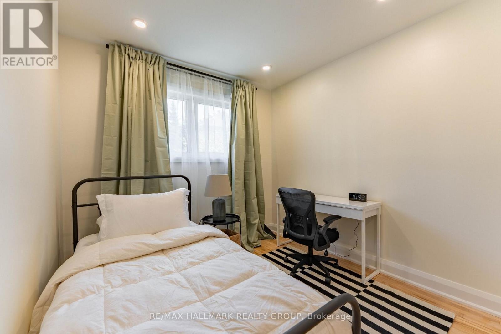 820 Grenon Avenue, Ottawa, ON - Indoor Photo Showing Bedroom