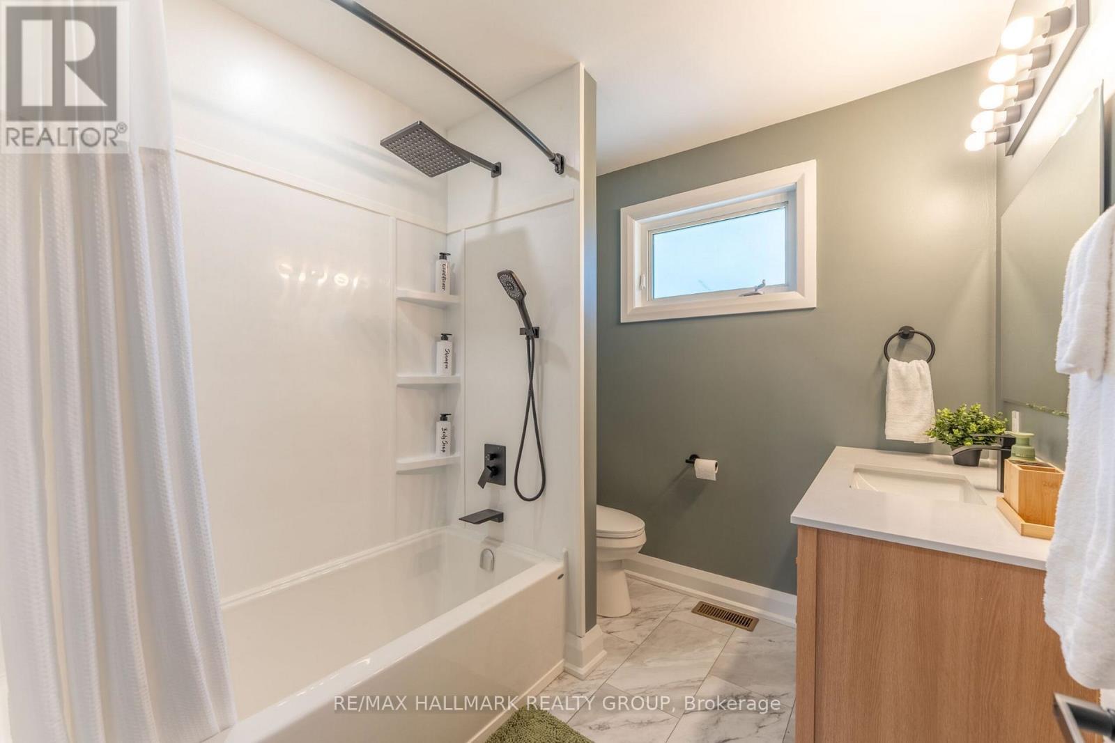 820 Grenon Avenue, Ottawa, ON - Indoor Photo Showing Bathroom