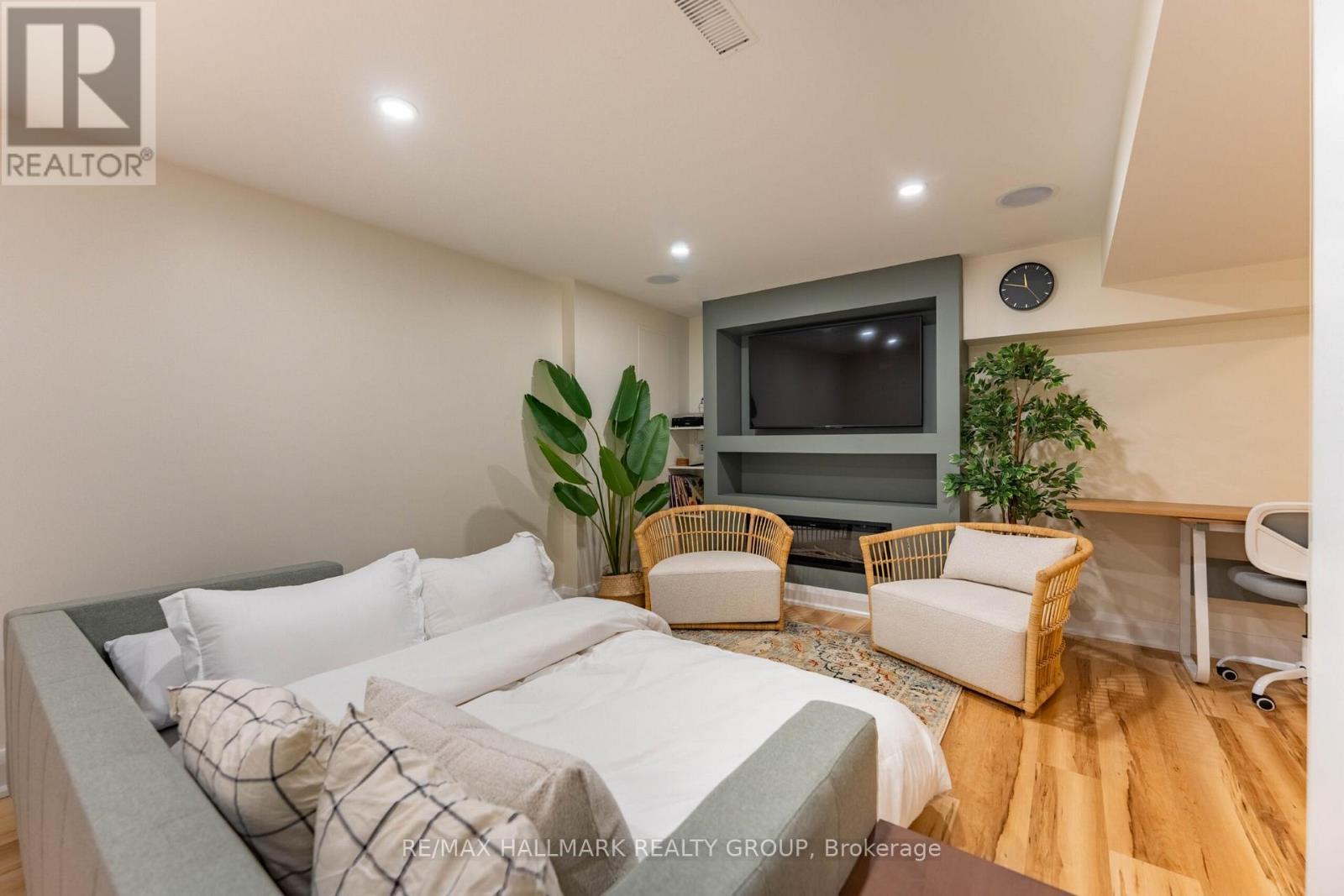 820 Grenon Avenue, Ottawa, ON - Indoor