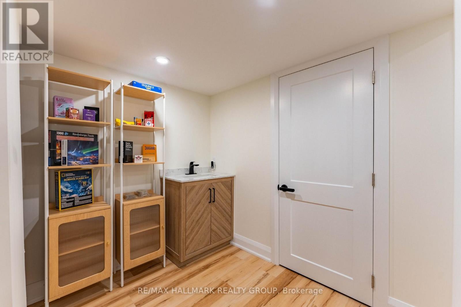 820 Grenon Avenue, Ottawa, ON - Indoor Photo Showing Other Room