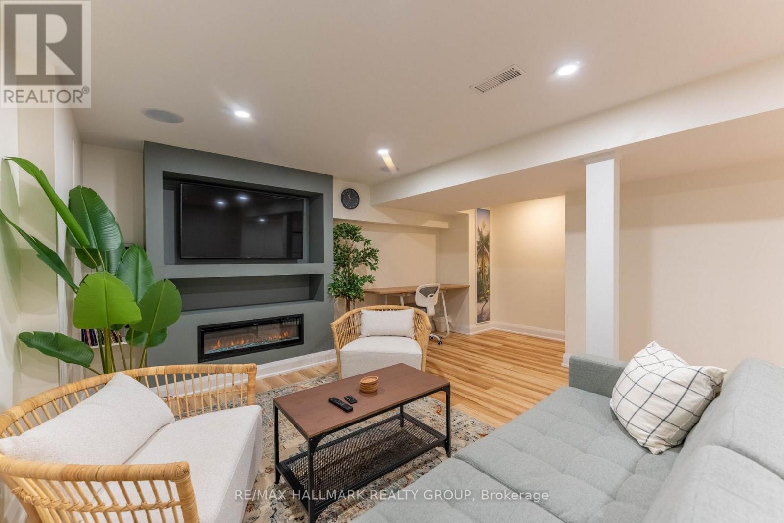 820 Grenon Avenue, Ottawa, ON - Indoor Photo Showing Living Room With Fireplace