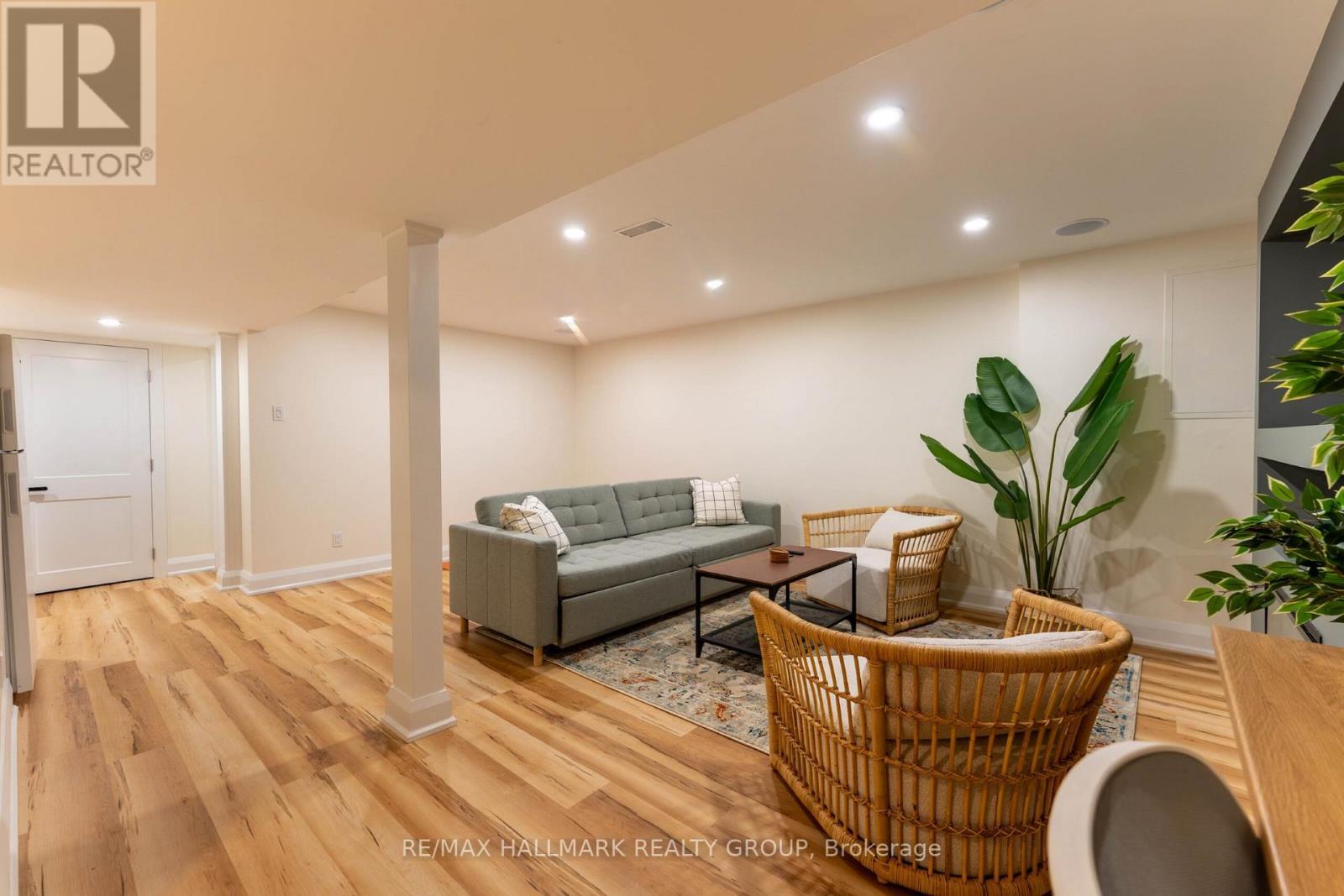 820 Grenon Avenue, Ottawa, ON - Indoor