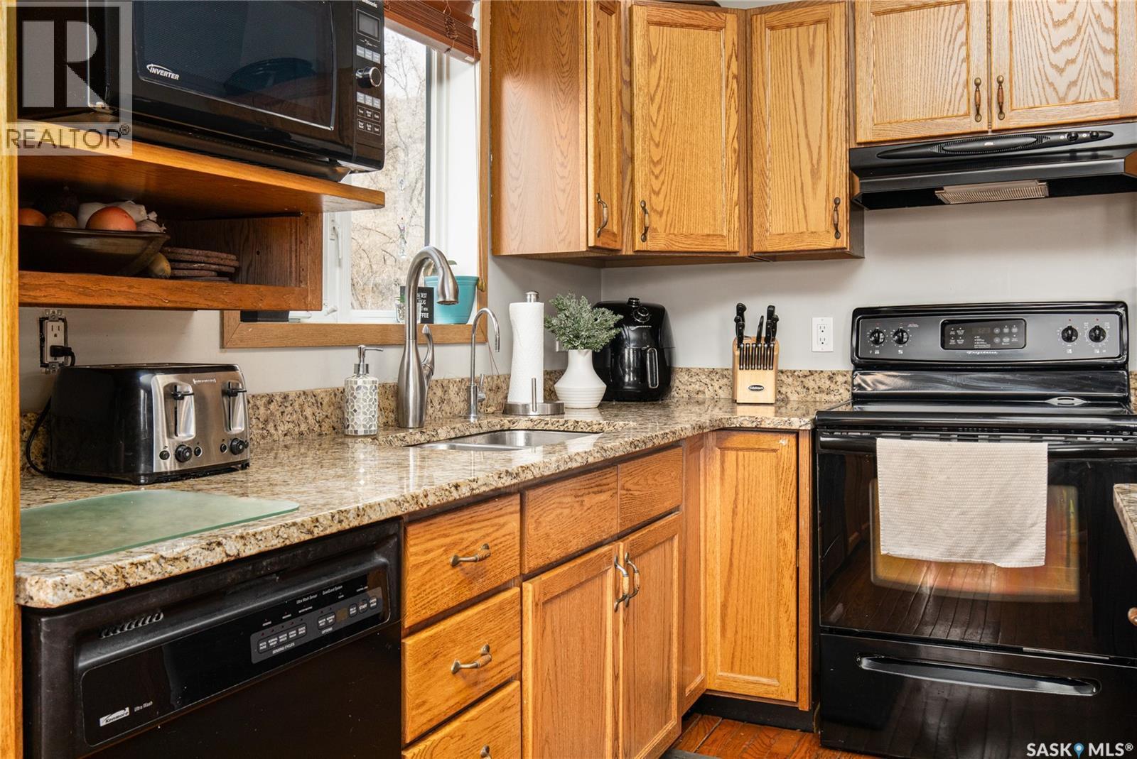 25 Alice Crescent, North Grove, SK - Indoor Photo Showing Kitchen With Double Sink