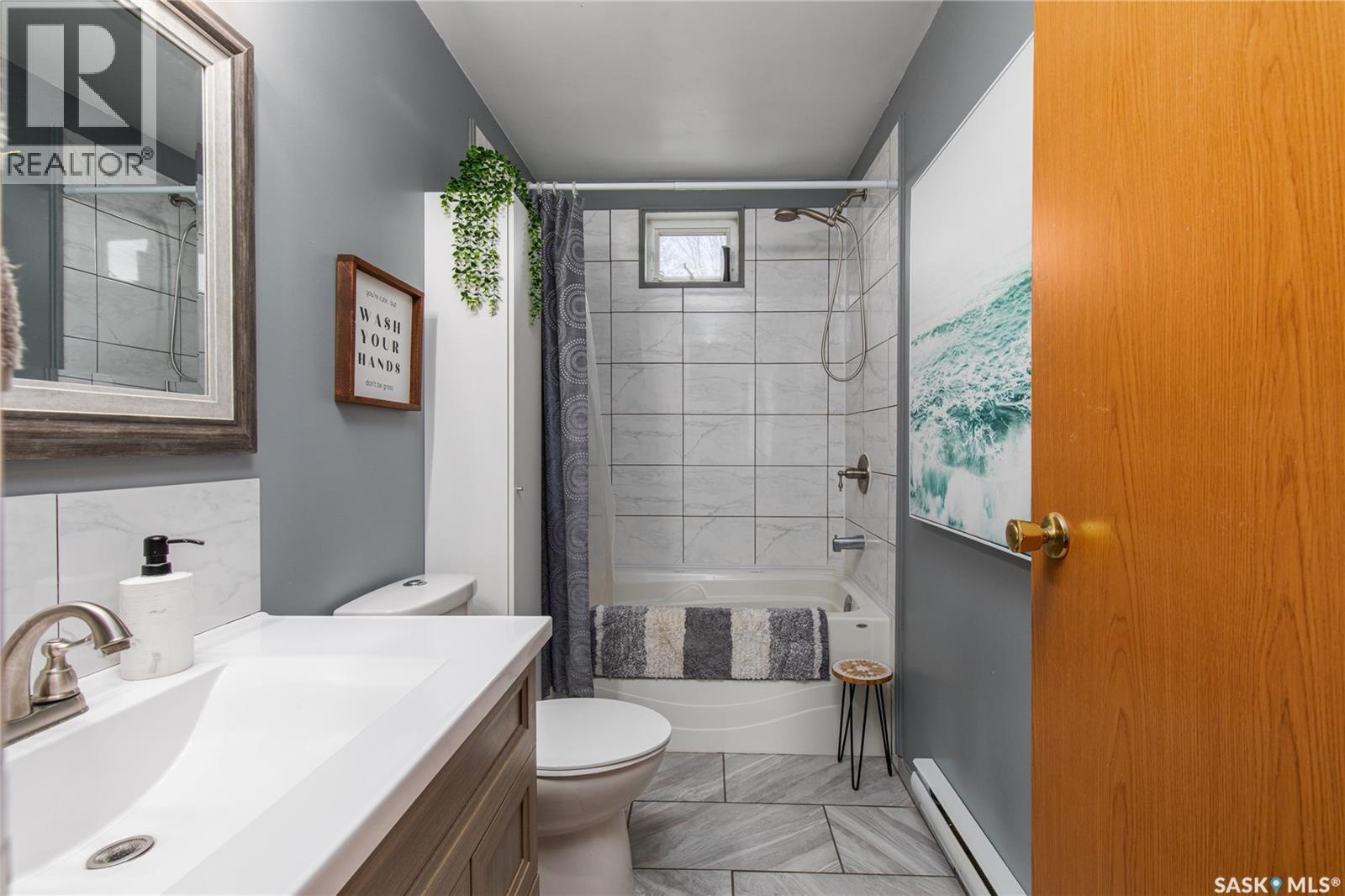 25 Alice Crescent, North Grove, SK - Indoor Photo Showing Bathroom