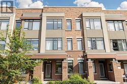215 SALTERTON CIRCLE Vaughan, ON L6A 4Z2