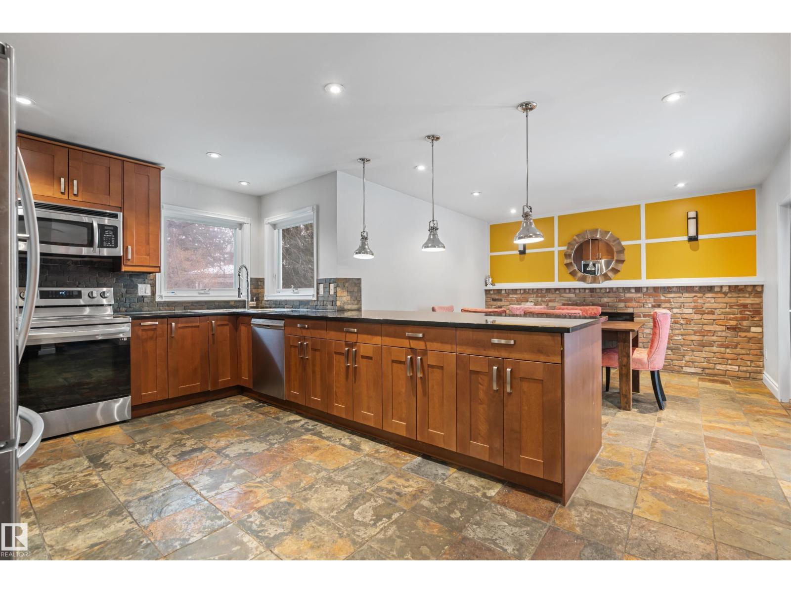 101 Westridge Rd Nw, Edmonton, AB - Indoor Photo Showing Kitchen