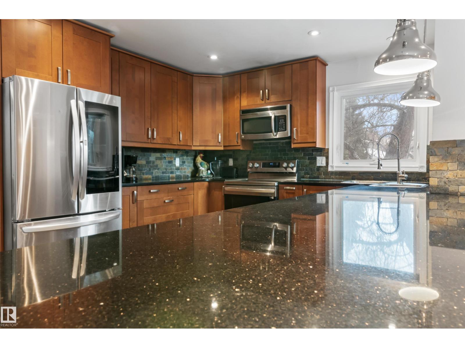 101 Westridge Rd Nw, Edmonton, AB - Indoor Photo Showing Kitchen