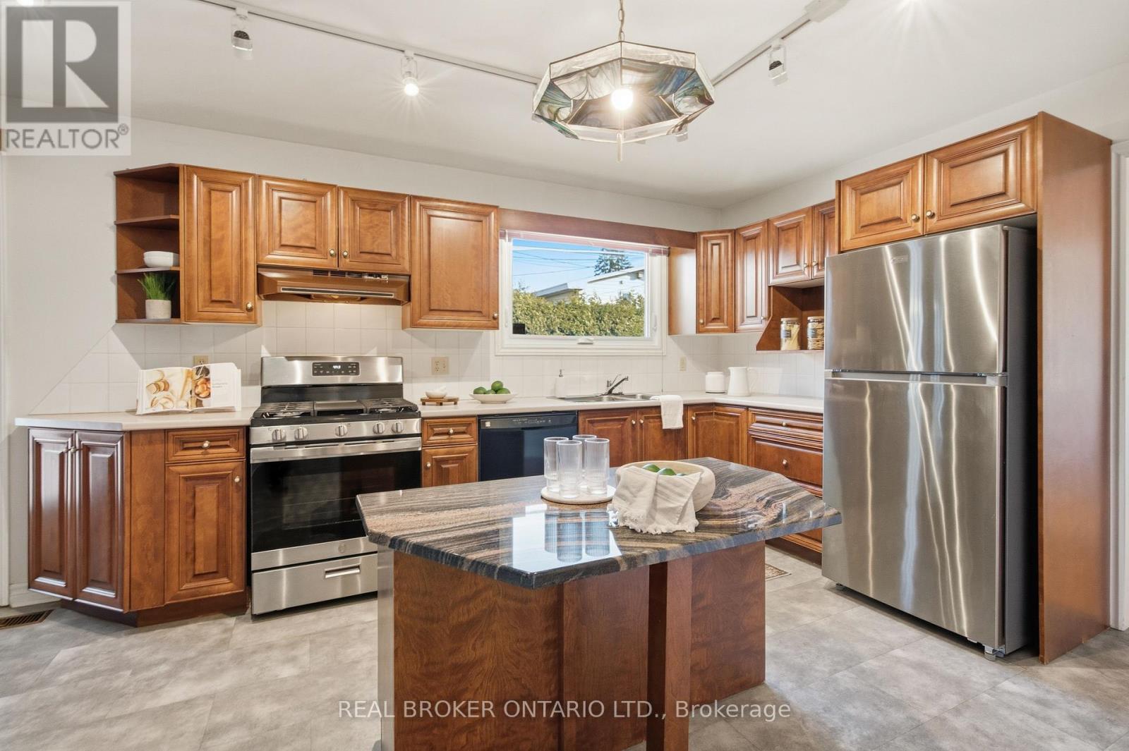 1294 Fernwood Drive, Ottawa, ON - Indoor Photo Showing Kitchen