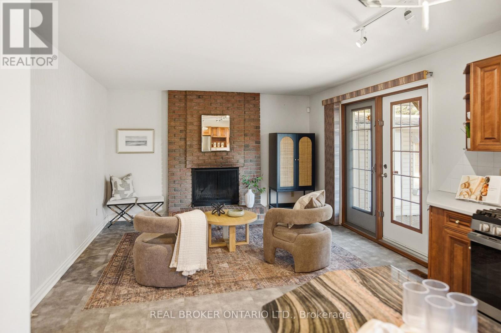 1294 Fernwood Drive, Ottawa, ON - Indoor Photo Showing Living Room With Fireplace