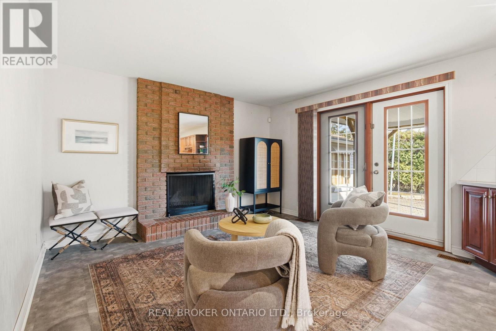 1294 Fernwood Drive, Ottawa, ON - Indoor Photo Showing Living Room With Fireplace