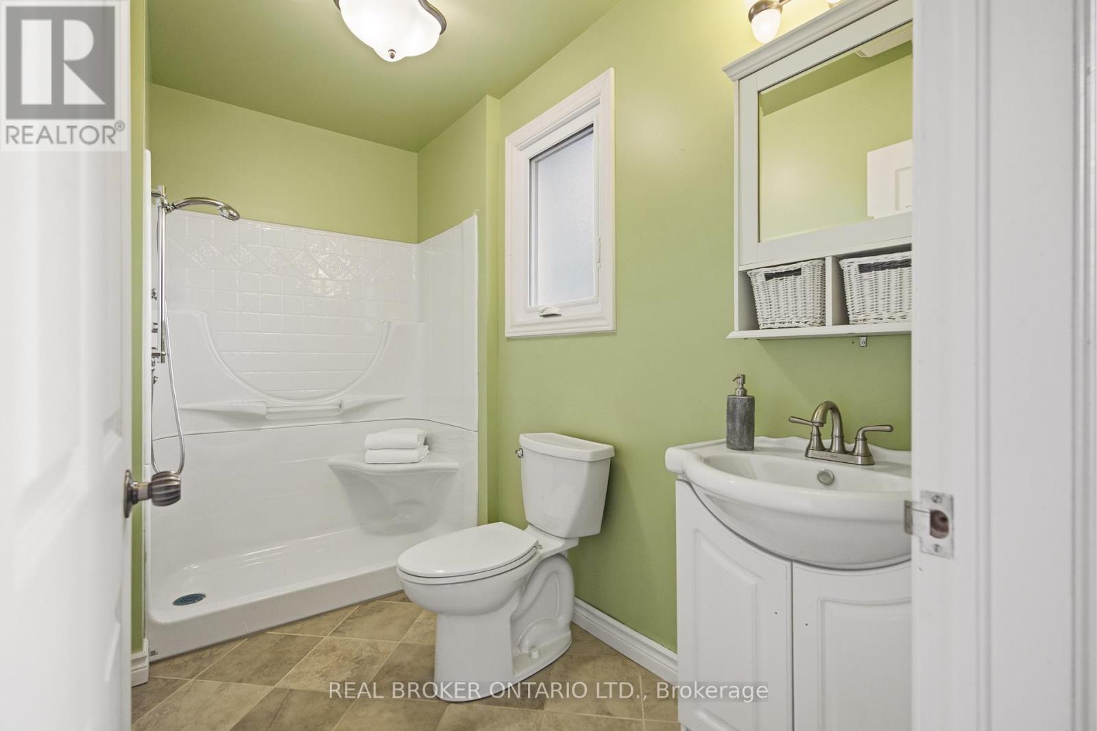 1294 Fernwood Drive, Ottawa, ON - Indoor Photo Showing Bathroom