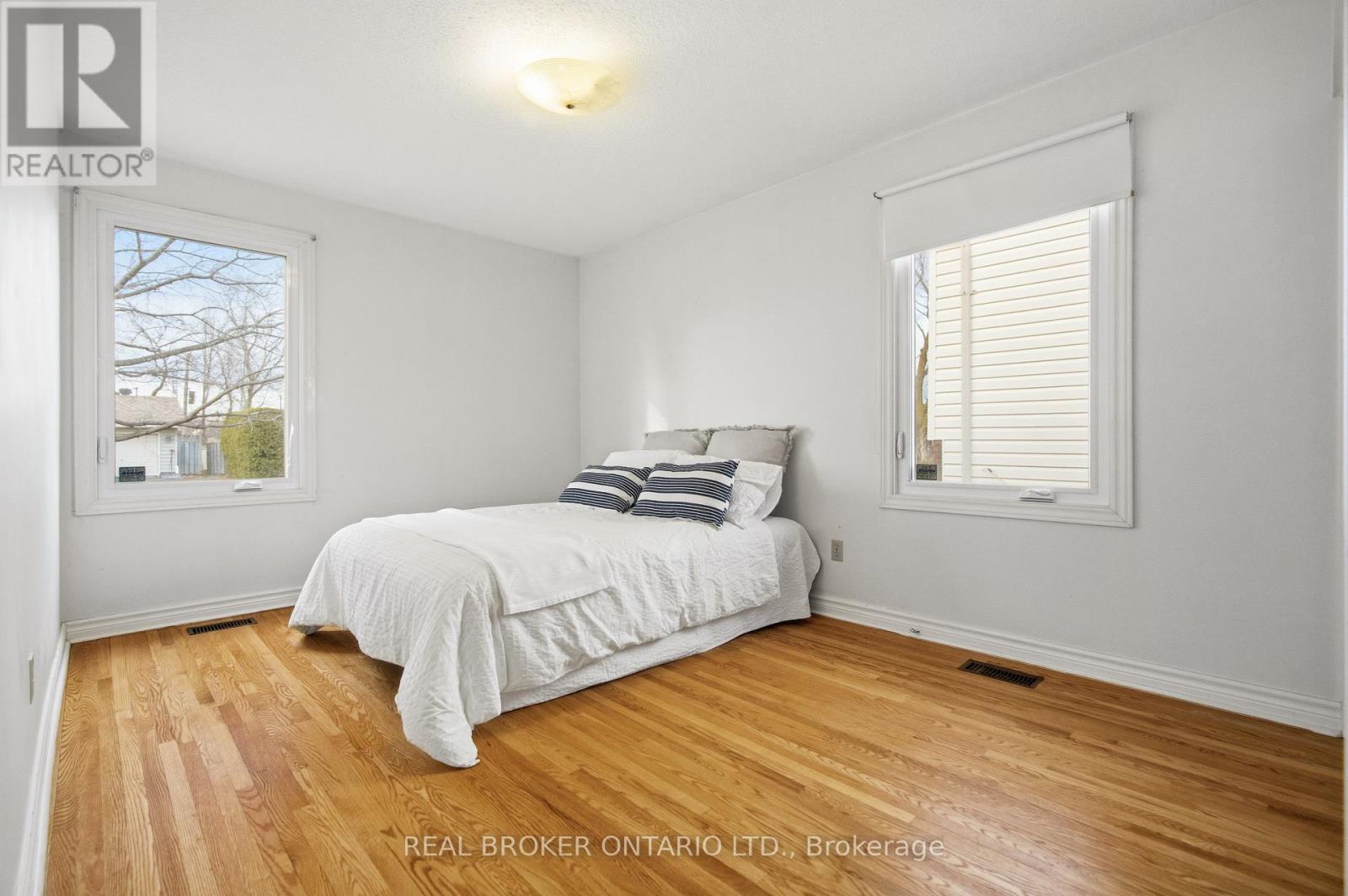 1294 Fernwood Drive, Ottawa, ON - Indoor Photo Showing Bedroom