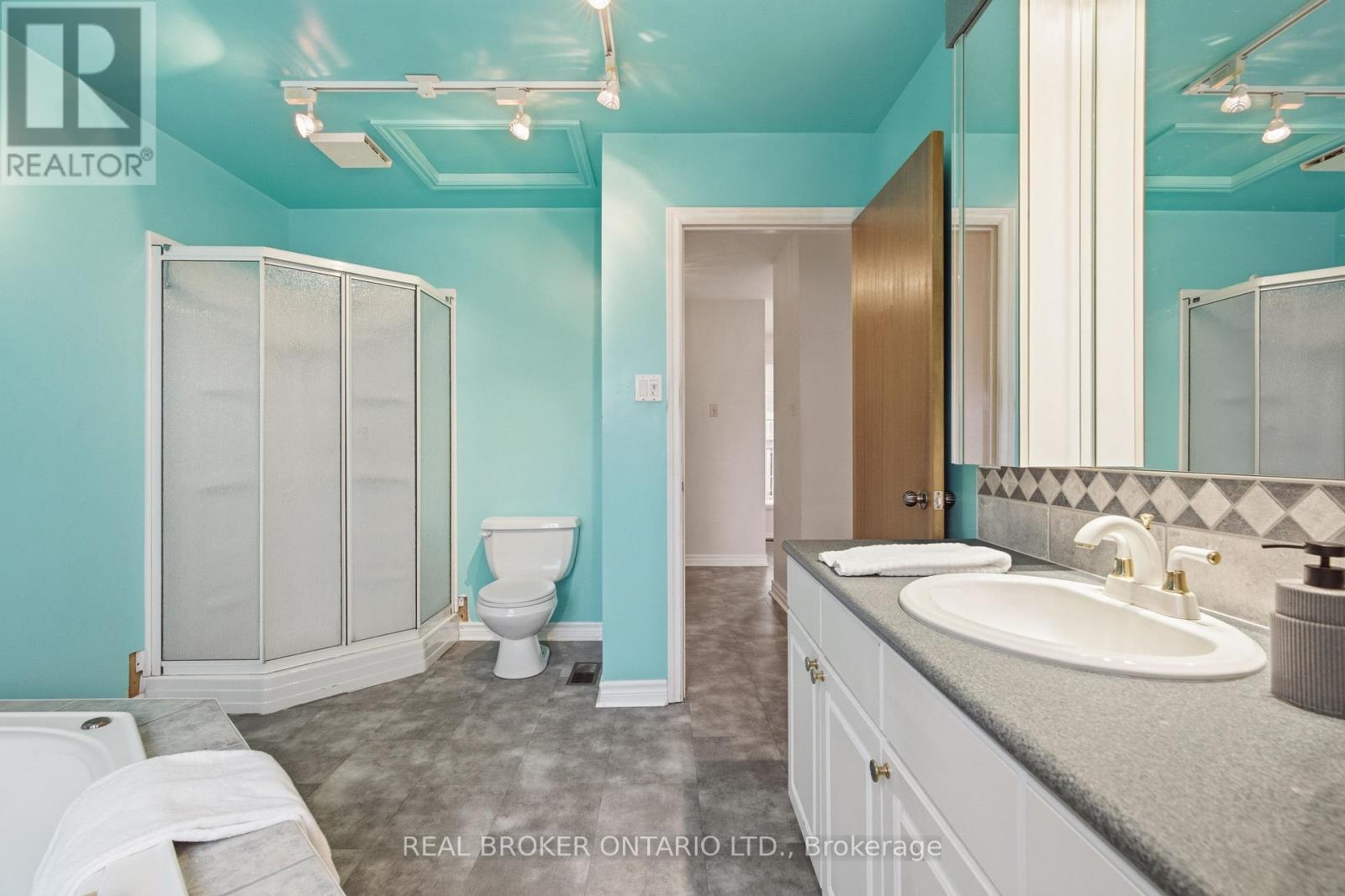 1294 Fernwood Drive, Ottawa, ON - Indoor Photo Showing Bathroom