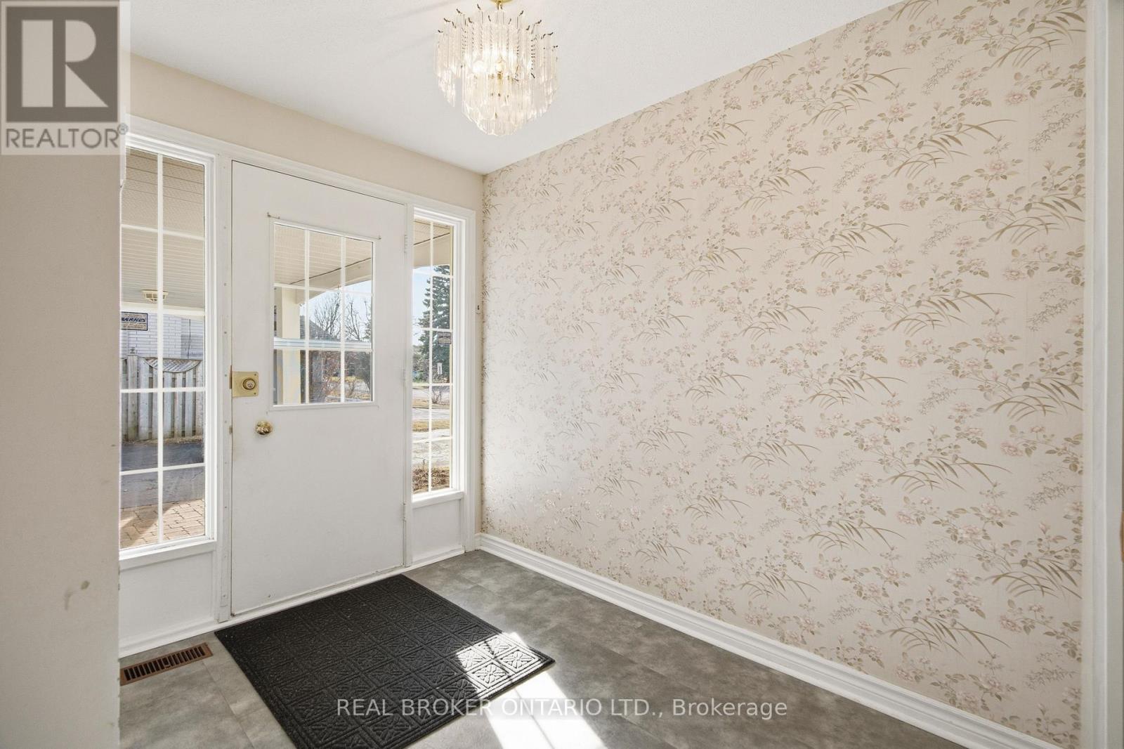 1294 Fernwood Drive, Ottawa, ON - Indoor Photo Showing Other Room