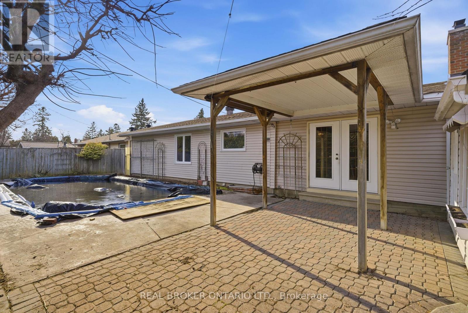 1294 Fernwood Drive, Ottawa, ON - Outdoor